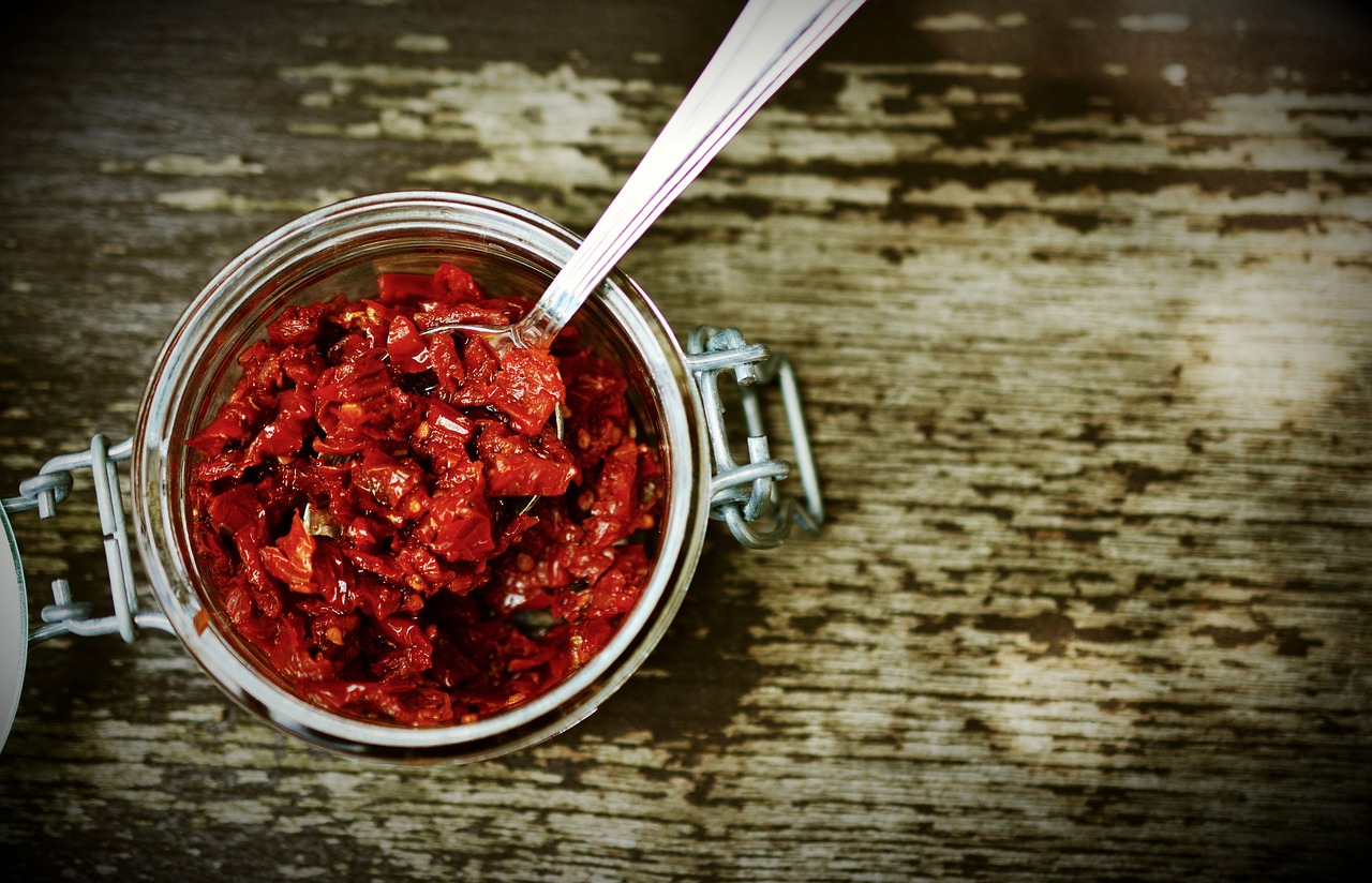 tomatoes, sun dried tomatoes, oil
