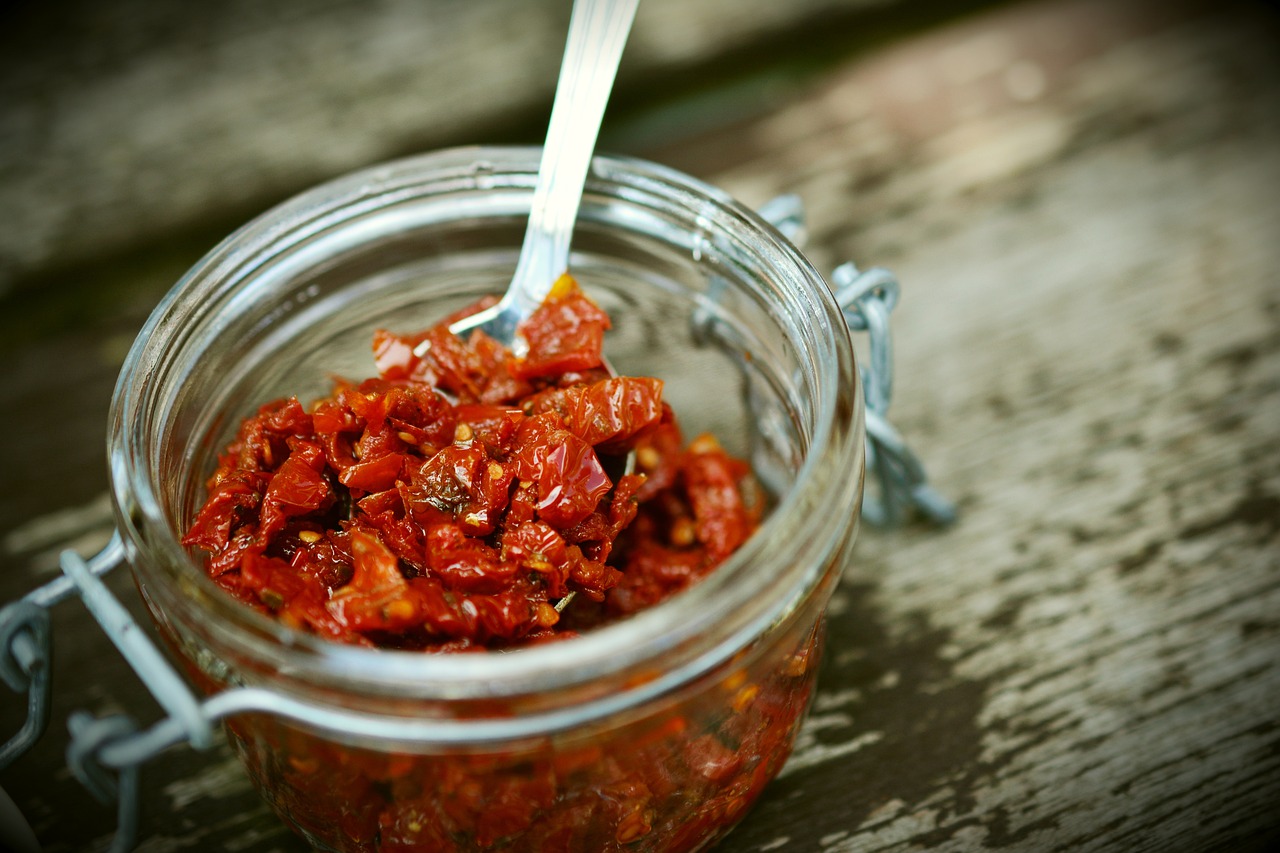 tomatoes, sun dried tomatoes, oil